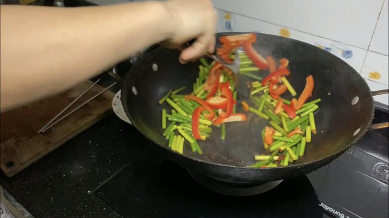 蒜苔炒肉的做法-醬香味炒菜譜