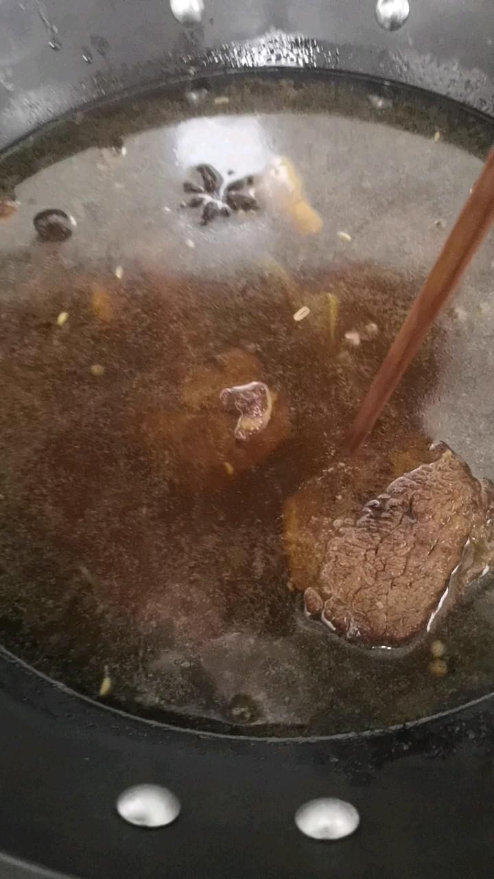 五香鹵牛肉的做法-五香味鹵菜譜