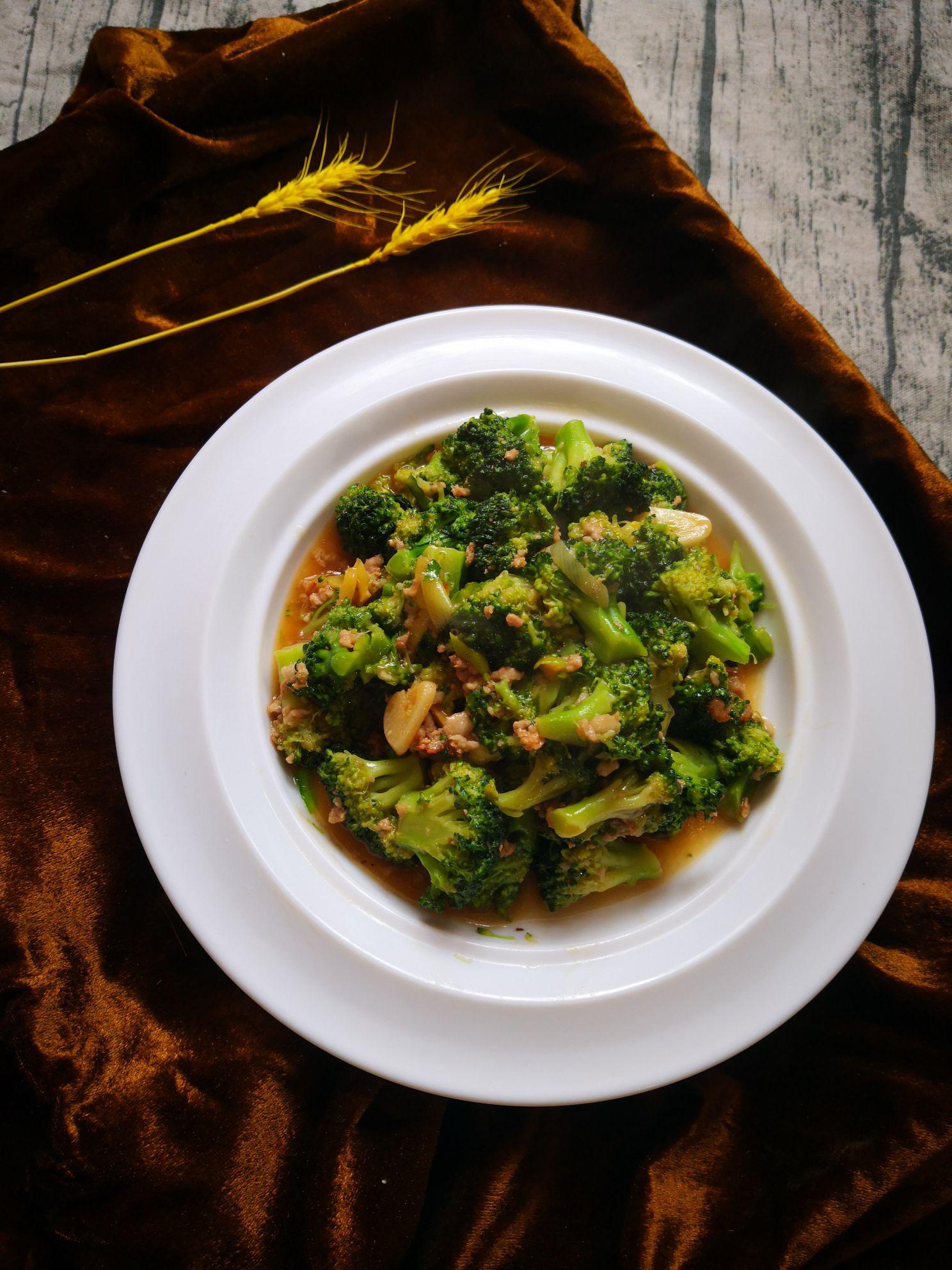 肉餡西蘭花的做法-家常味炒菜譜