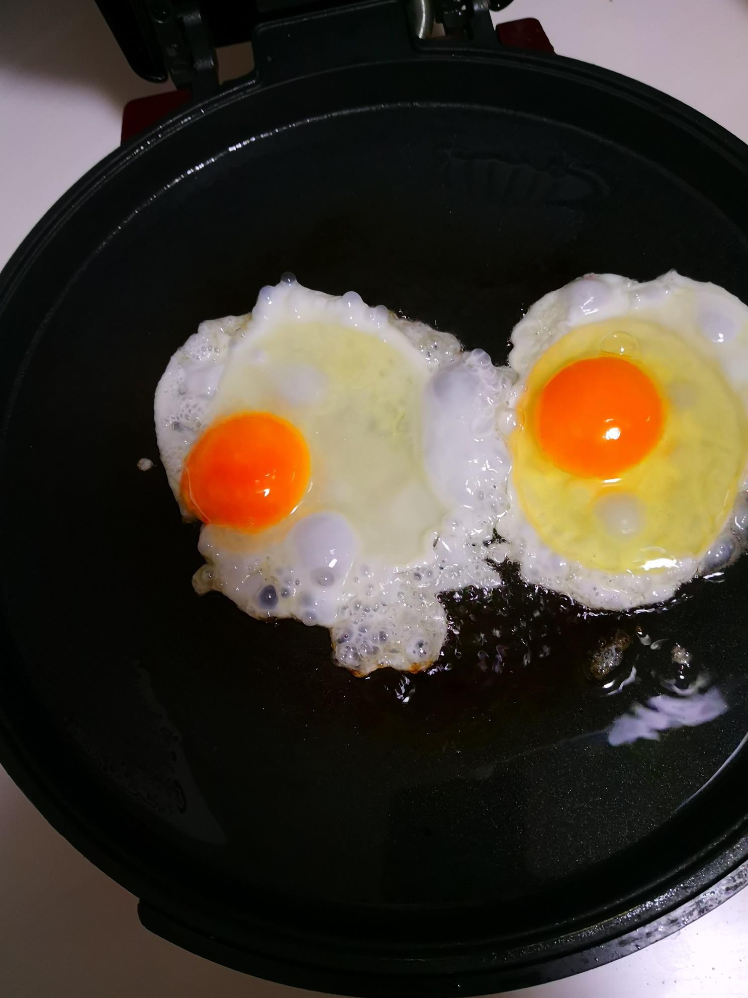 爆漿荷包蛋的做法-家常味煎菜譜