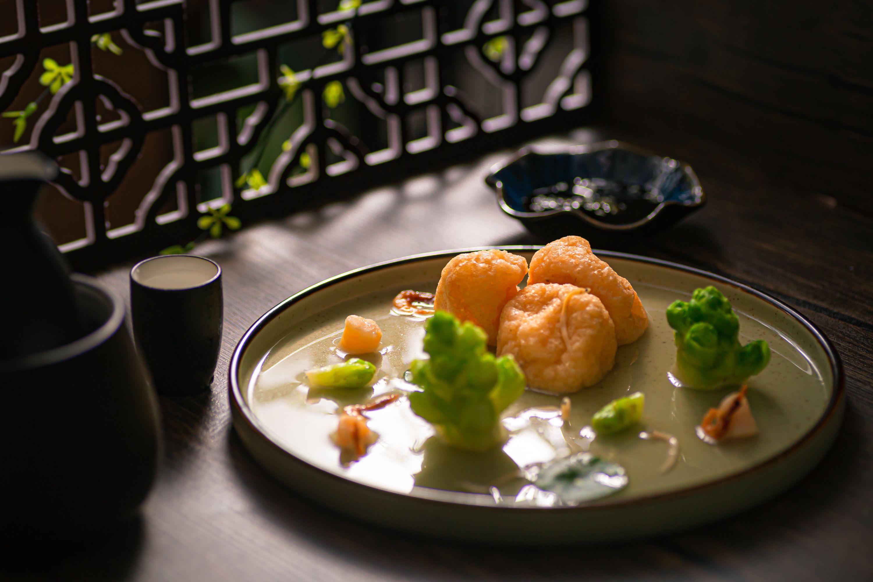 荷塘月色:上湯皺紗魚腐的做法-咸鮮味煮菜譜-易網<a href=http://www.logojc.com/ target=_blank class=infotextkey>健康養生</a>網 荷塘月色:上湯皺紗魚腐的做法-咸鮮味煮菜譜