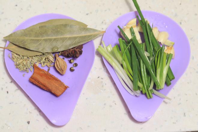 五花肉燉土豆的做法-家常味燉菜譜