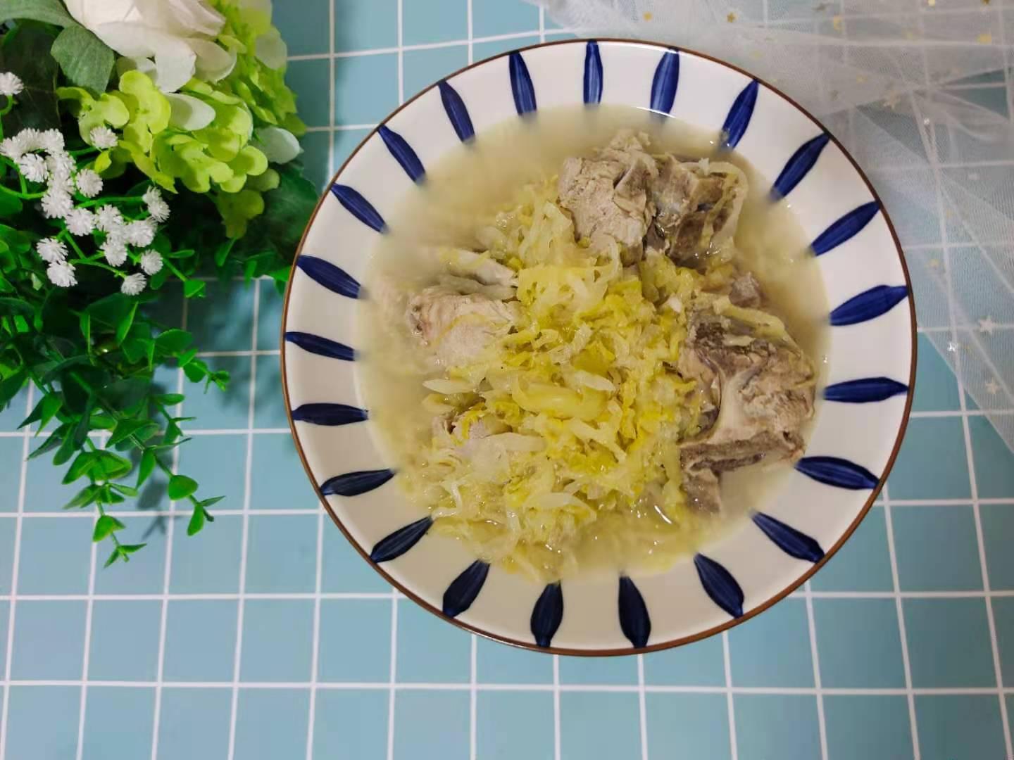 濃濃東北味的酸菜燉大骨的做法-咸鮮味煮菜譜