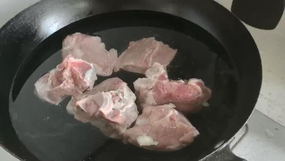 濃濃東北味的酸菜燉大骨的做法-咸鮮味煮菜譜