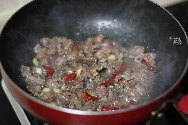 金湯水煮牛肉的做法-酸辣味炒菜譜