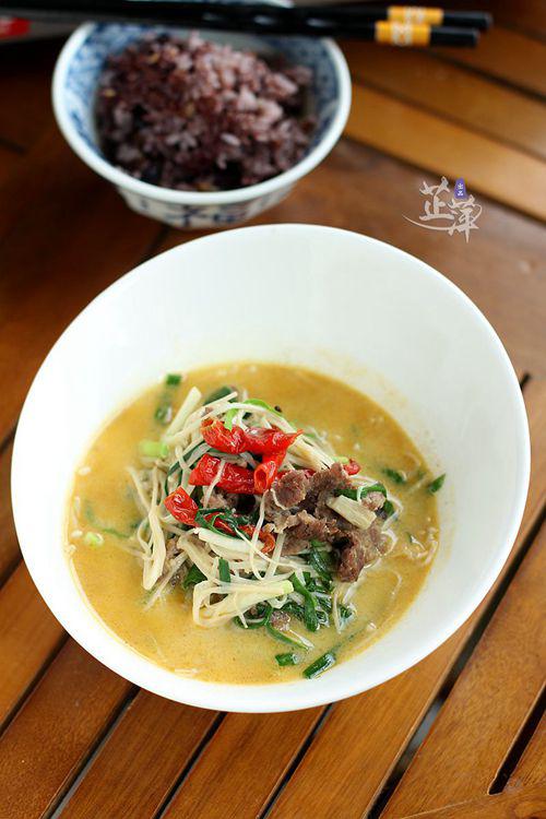 金湯水煮牛肉的做法-酸辣味炒菜譜