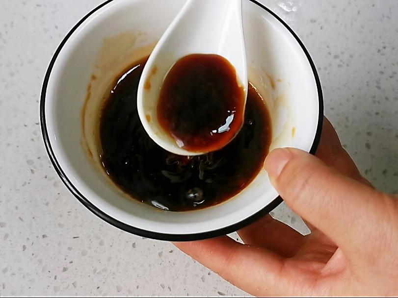 蒸水蛋香滑軟嫩的關鍵是雞蛋與水的比例，一個蛋殼就可以搞定的做法-咸鮮味蒸菜譜