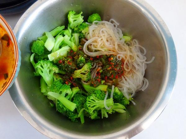 西蘭花拌紅薯粉的做法-香辣味拌菜譜