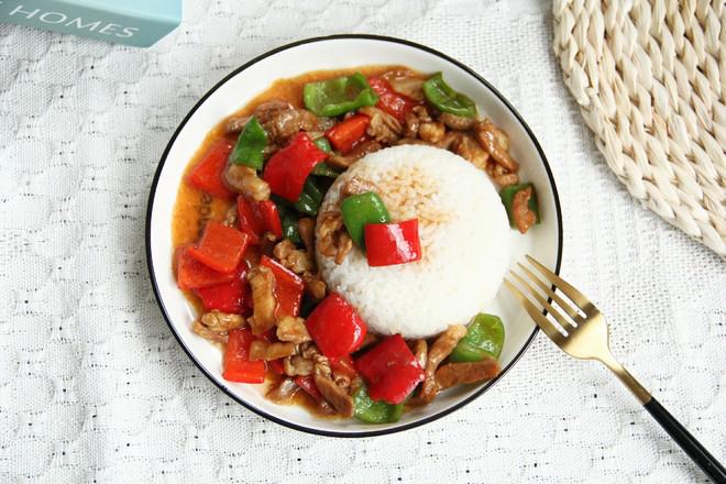 微辣鮮嫩的下飯菜，青紅椒炒肉絲的做法-咸鮮味炒菜譜