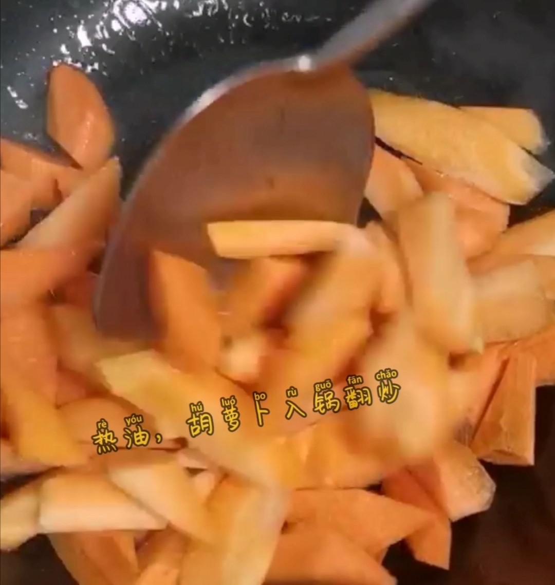 咖喱胡蘿卜炒牛肉的做法-咖喱味炒菜譜