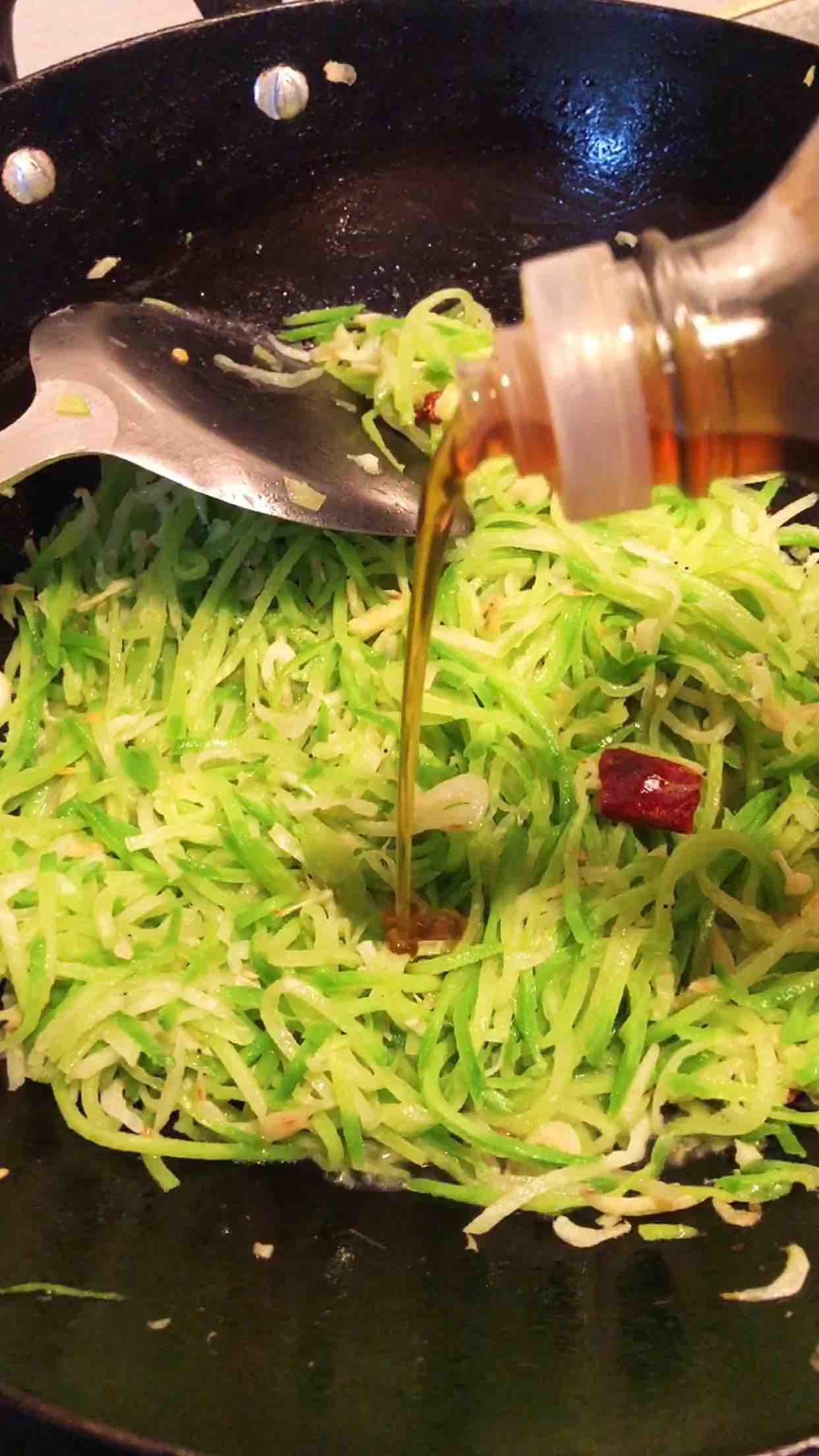 蘿卜絲炒蝦皮的做法-家常味炒菜譜