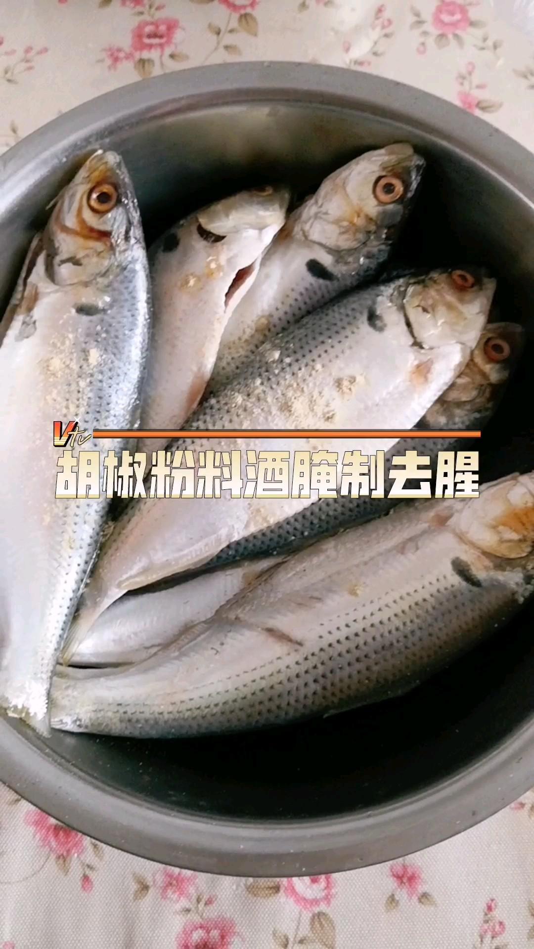 鮮嫩可口的烤鯽魚的做法-咸鮮味烤菜譜