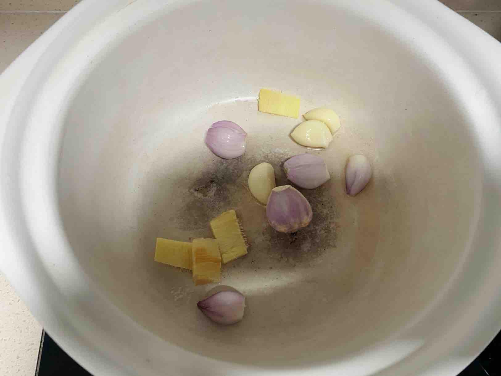 海鮮雞煲的做法-咸鮮味燜菜譜