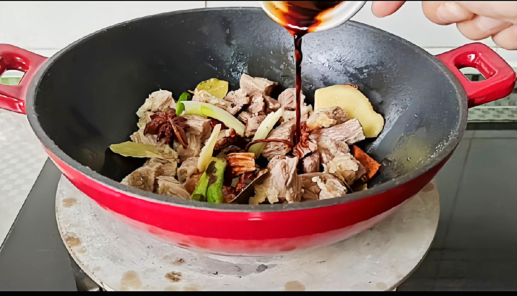 冬季牛肉這樣做，暖身暖胃又滋補…紅燜牛肉鍋的做法-咸鮮味燜菜譜