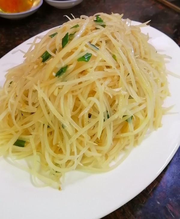 跟著大咖學做美食~~醋溜土豆絲的做法-酸味炒菜譜
