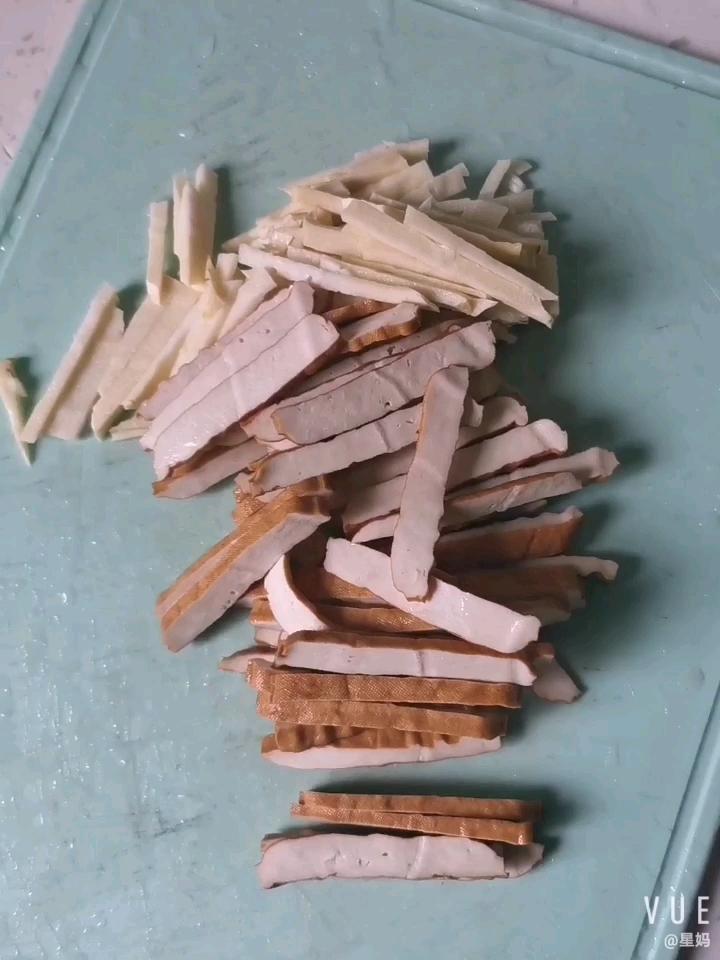冬筍豆腐干炒年糕的做法-家常味炒菜譜