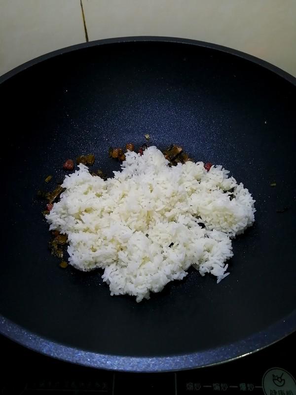 家鄉(xiāng)的美食~~臘肉腌菜炒飯的做法-家常味炒菜譜-易網(wǎng)健康養(yǎng)生網(wǎng) 家鄉(xiāng)的美食~~臘肉腌菜炒飯的做法-家常味炒菜譜