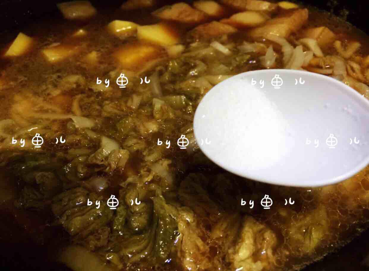 紅燒肉燉土豆酸菜的做法-家常味燉菜譜