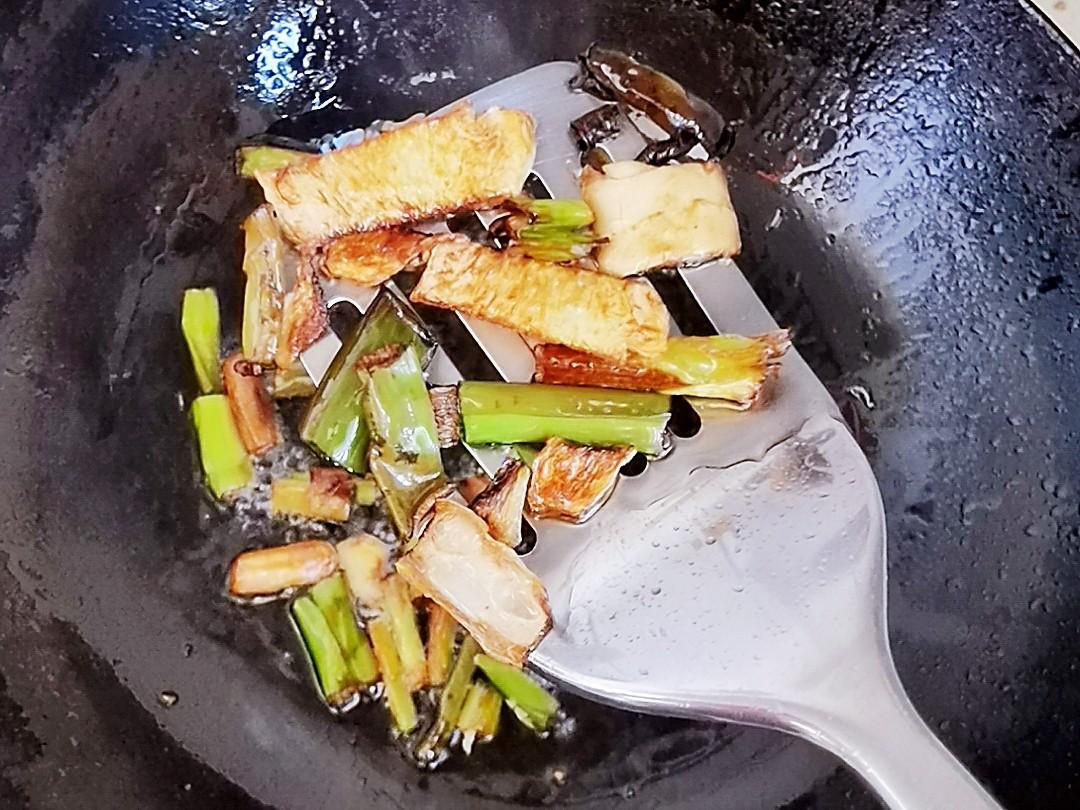 懶人版蔥油雞腿，做法簡單，鮮嫩多汁超下飯的做法-咸鮮味燉菜譜