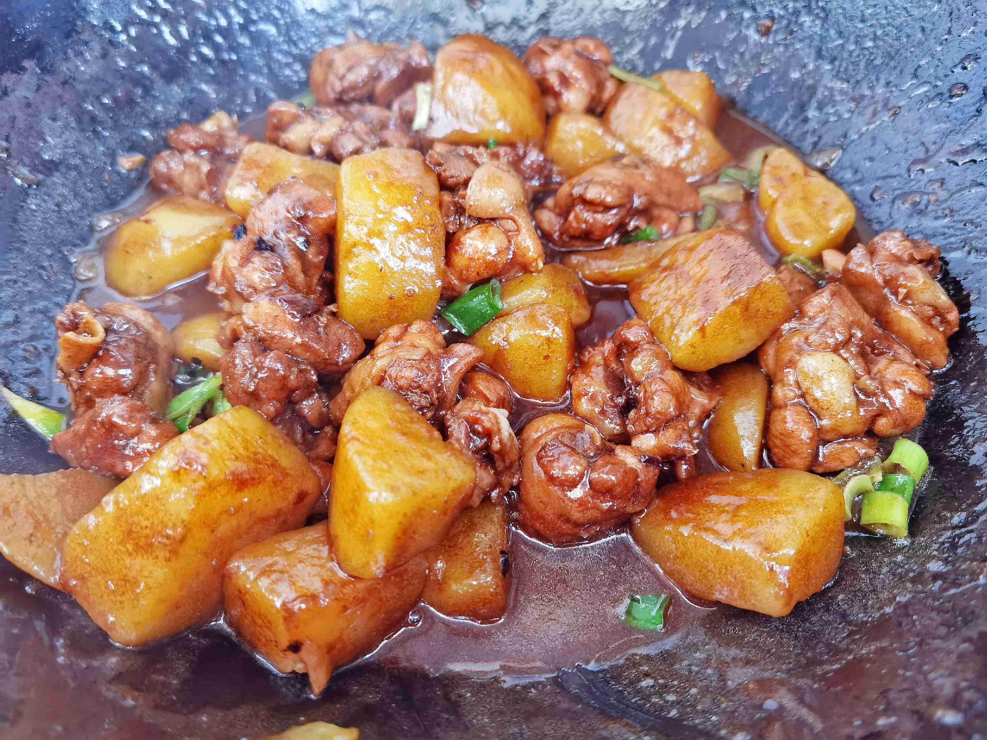 懶人版蔥油雞腿，做法簡單，鮮嫩多汁超下飯的做法-咸鮮味燉菜譜