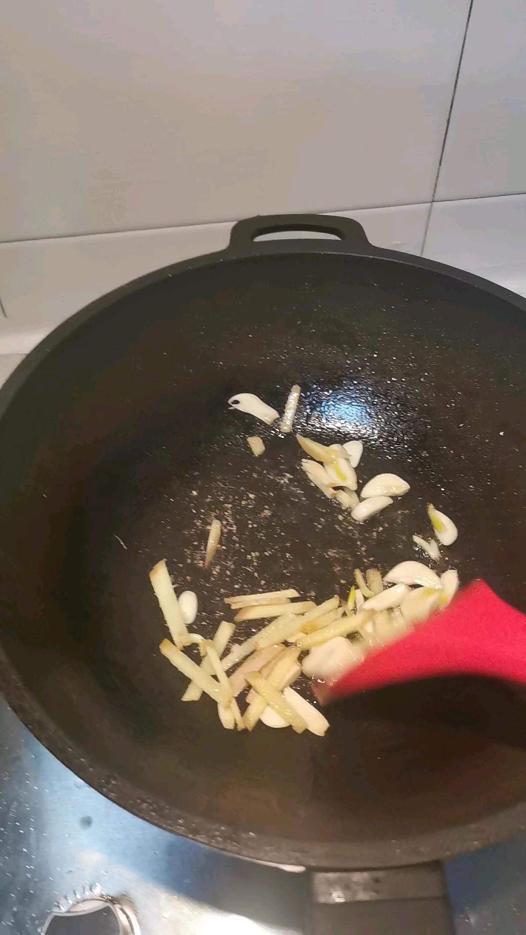 大蝦土豆煲的做法-香辣味燒菜譜