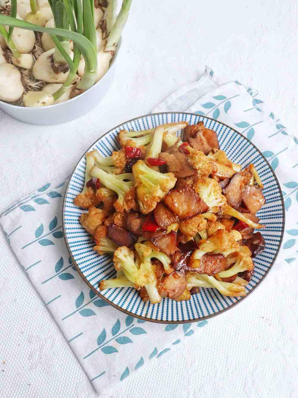 花菜炒臘肉的做法-家常味炒菜譜