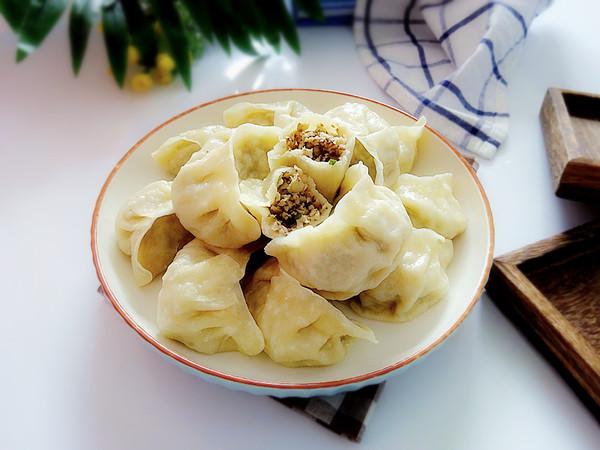 一口就讓食欲大開的香菇豬肉蒸餃的做法-咸鮮味蒸菜譜