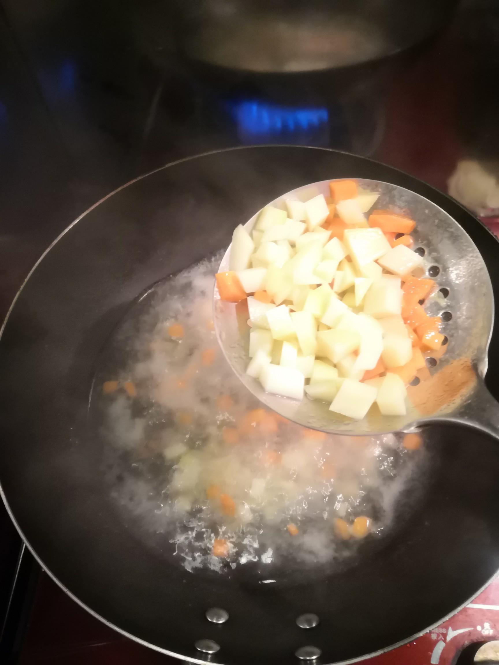 好吃的咖喱雞丁醬的做法-咖喱味煮菜譜