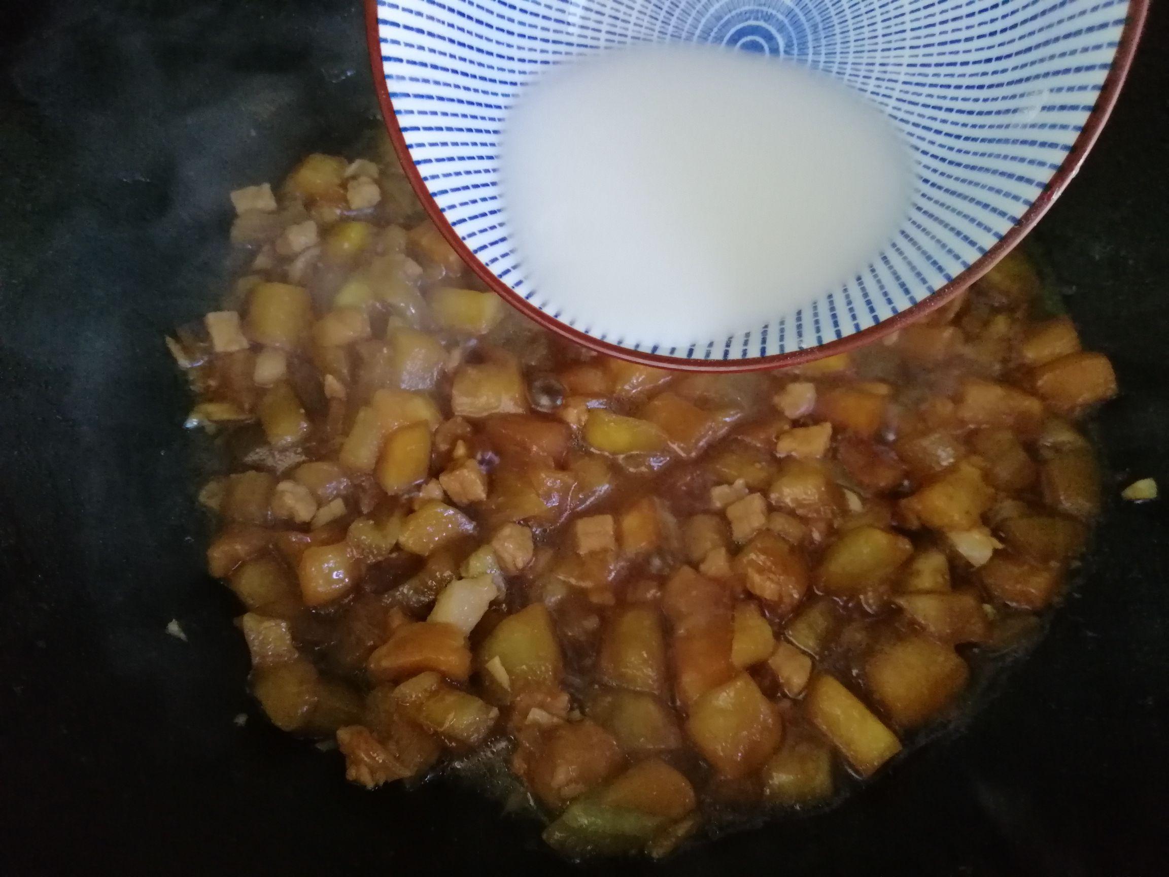 茄子肉丁蓋澆飯的做法-家常味炒菜譜