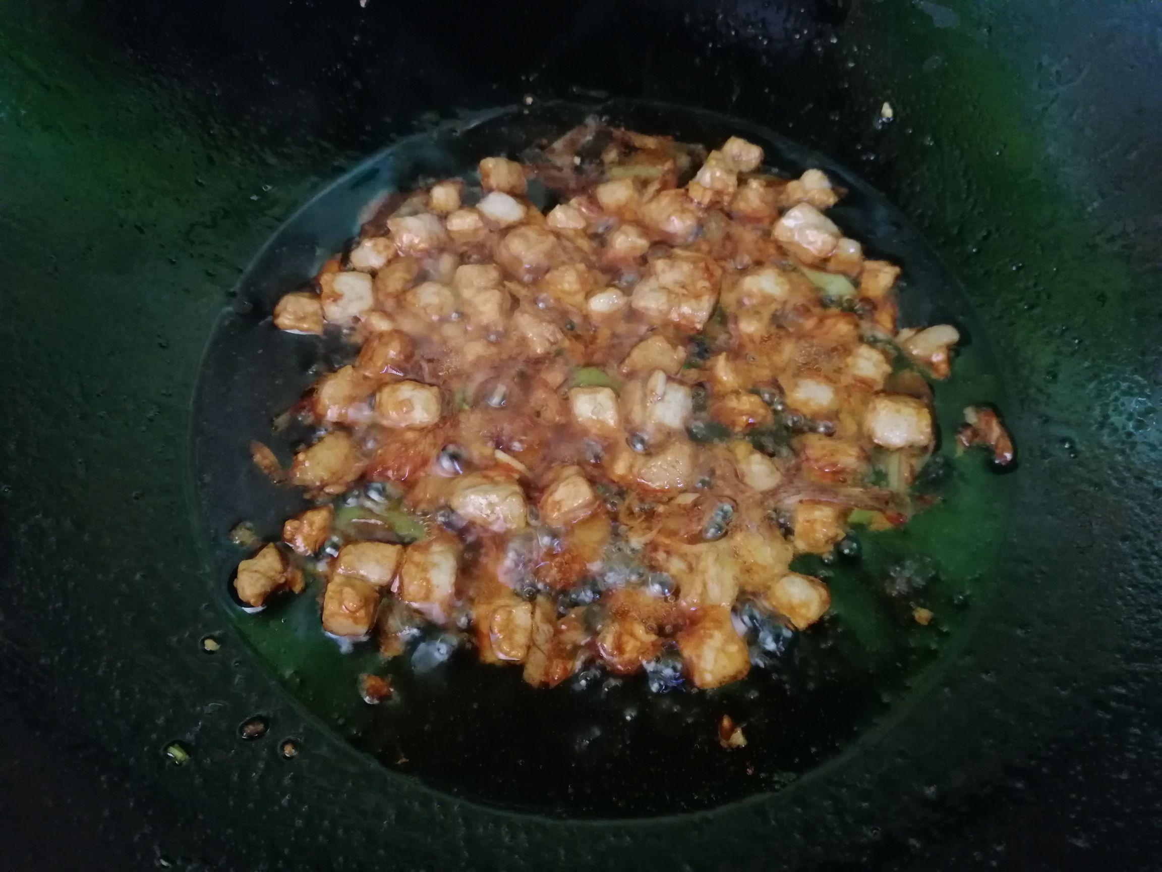 茄子肉丁蓋澆飯的做法-家常味炒菜譜