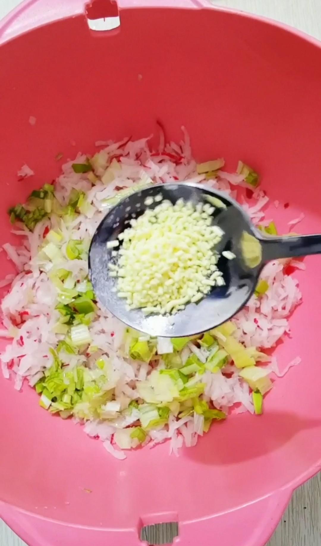 大蘿卜丸子的做法-咸鮮味炸菜譜-易網健康養生網 大蘿卜丸子的做法-咸鮮味炸菜譜