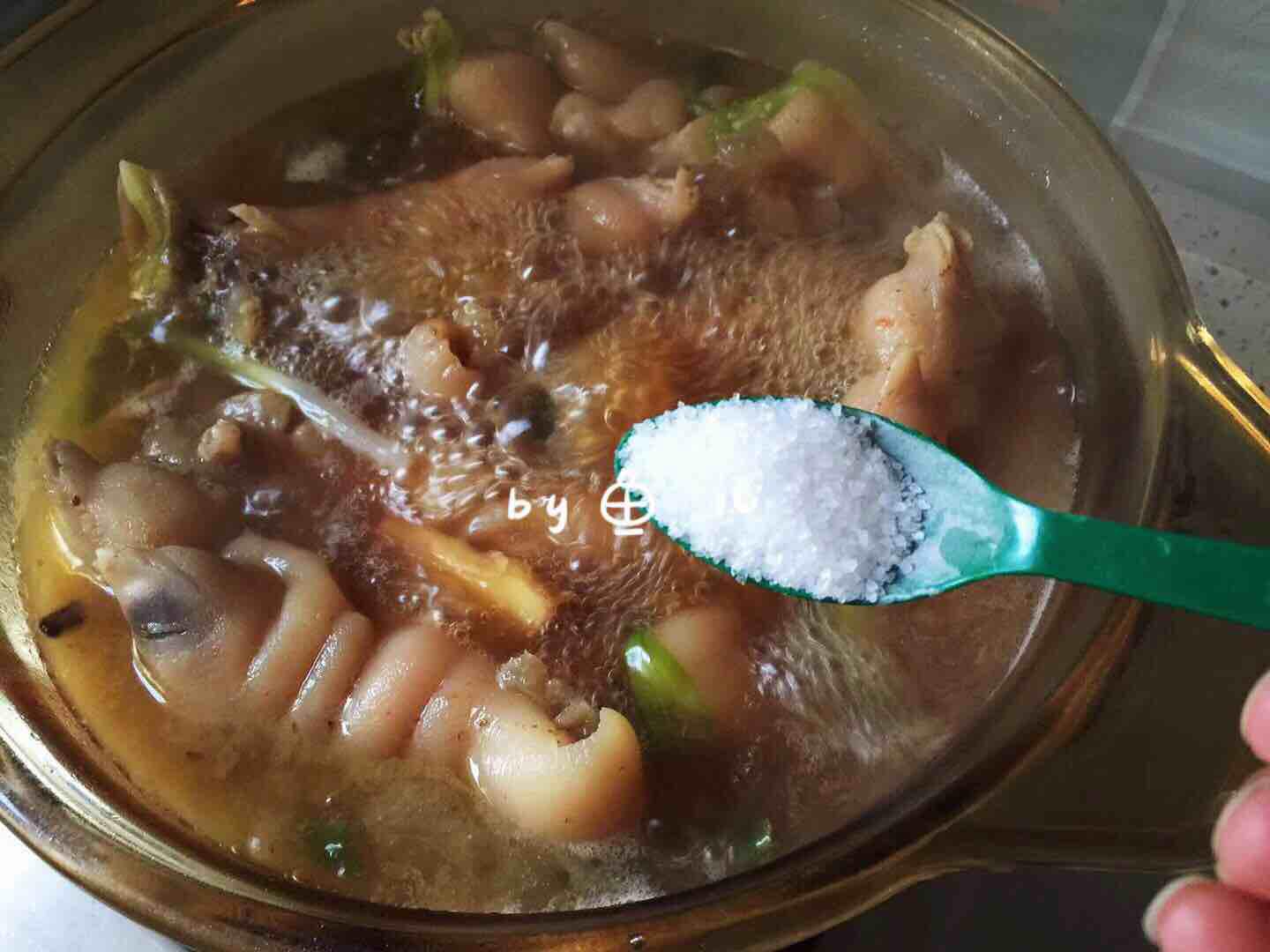 烤豬蹄的做法-香辣味烤菜譜