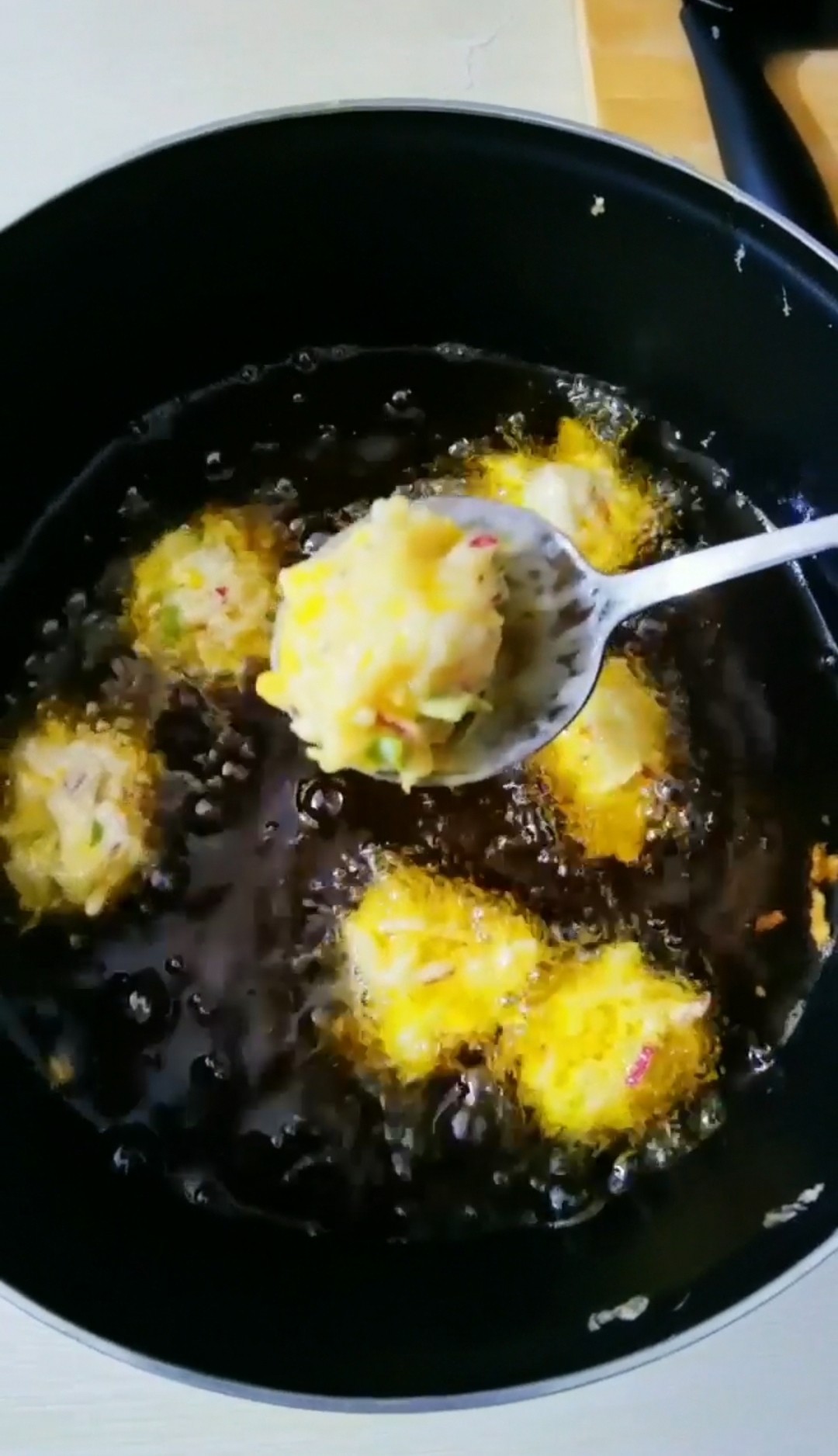 大蘿卜丸子的做法-咸鮮味炸菜譜-易網健康養生網 大蘿卜丸子的做法-咸鮮味炸菜譜