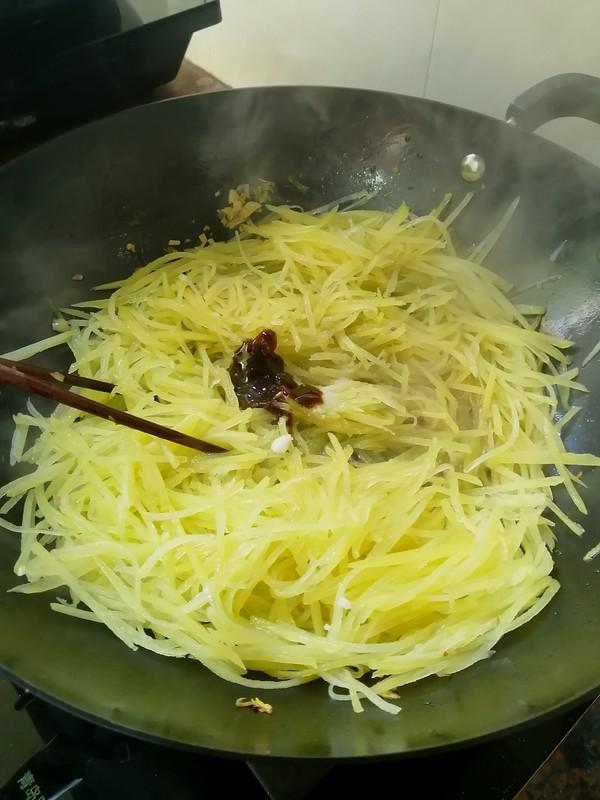 簡(jiǎn)簡(jiǎn)單單也不失美味~~醋溜土豆絲的做法-家常味炒菜譜