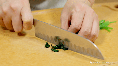菠菜雞蛋餅  寶寶輔食食譜的做法-家常味烙菜譜