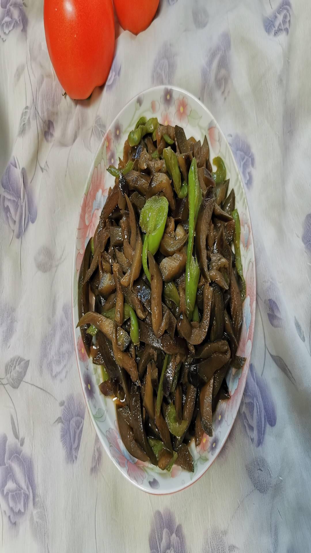 尖椒炒茄子的做法-家常味炒菜譜