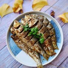 用烤箱烤鯽魚既衛生又安全，廚房油煙少的做法-家常味烤菜譜