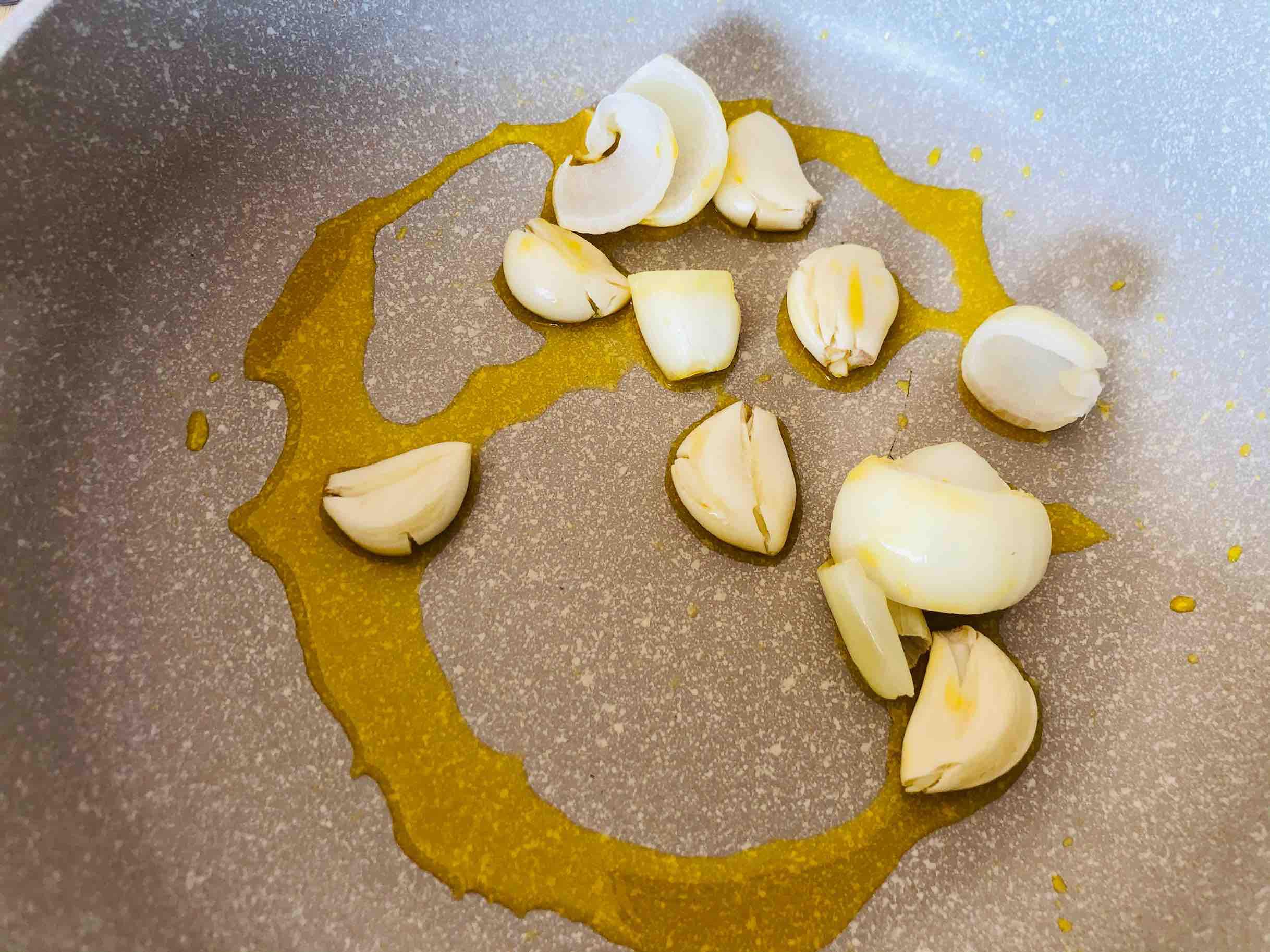 火鍋雞的家常做法，香辣過癮簡(jiǎn)單易做，配米飯?zhí)嘛埨驳淖龇?香辣味燒菜譜