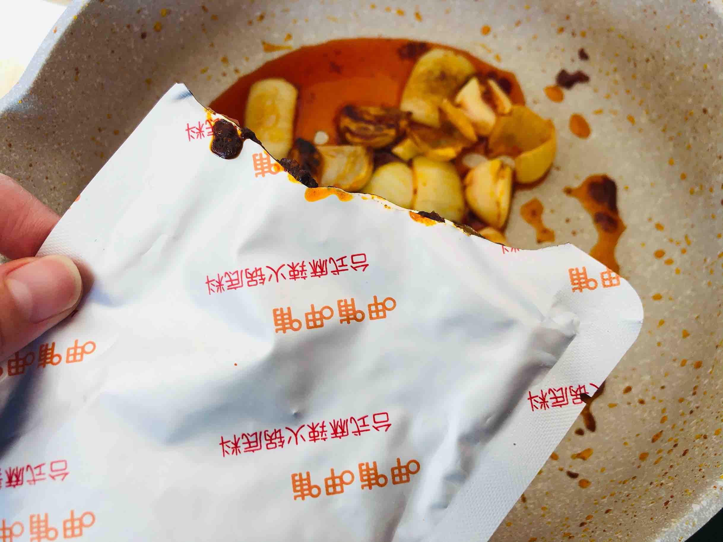 火鍋雞的家常做法，香辣過癮簡(jiǎn)單易做，配米飯?zhí)嘛埨驳淖龇?香辣味燒菜譜