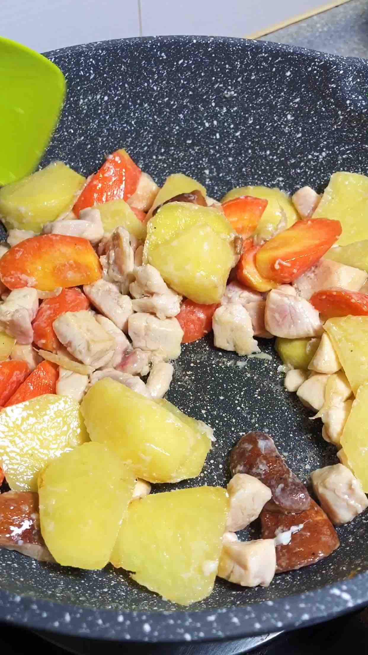 咖喱雞肉飯的做法-咖喱味煮菜譜-易網(wǎng)健康養(yǎng)生網(wǎng) 咖喱雞肉飯的做法-咖喱味煮菜譜