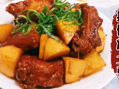 紅燒土豆排骨的做法-醬香味燒菜譜