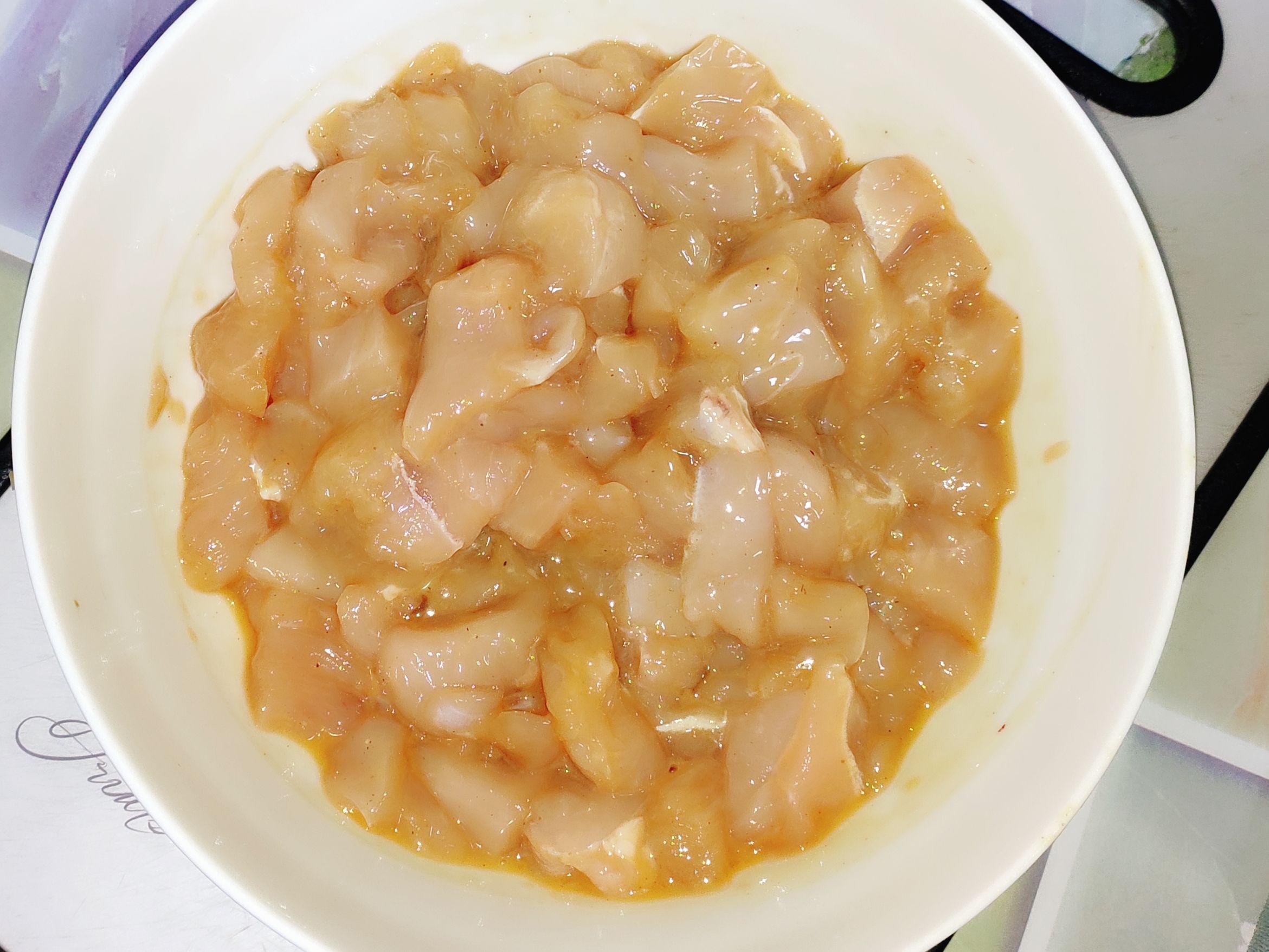 紅而不辣的宮保雞丁的做法-咸鮮味炒菜譜