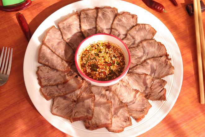 年夜飯必備鹵牛腱子！肉軟有嚼勁，上桌必光盤的做法-咸鮮味鹵菜譜