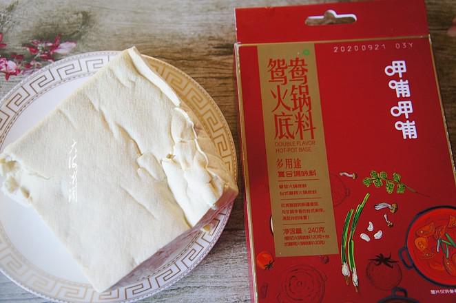 超簡單的麻辣豆腐用火鍋底料做，香辣爽口，無敵下飯菜的做法-麻辣味燉菜譜
