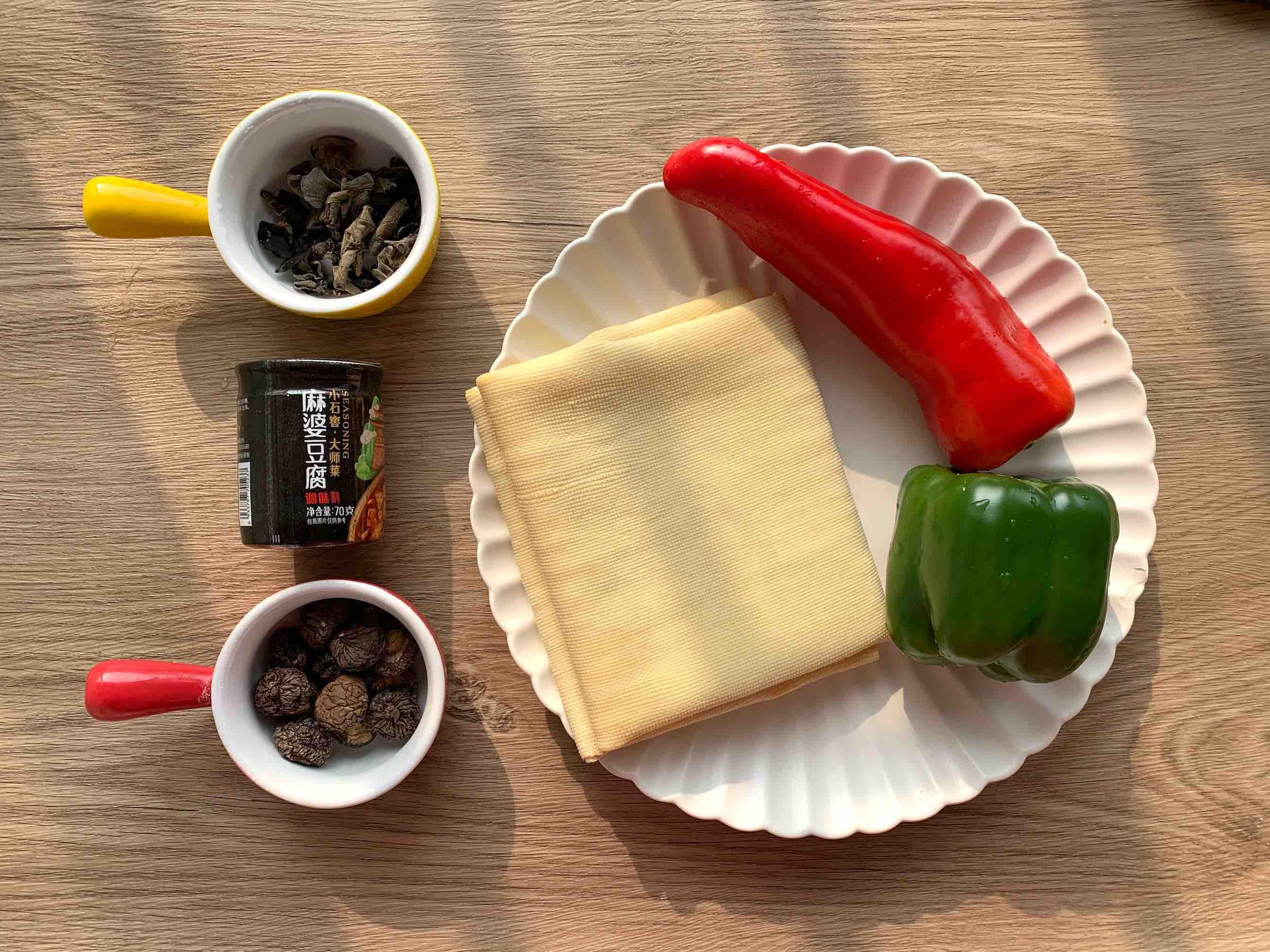 素菜也下飯??香辣燉豆皮的做法-香辣味燉菜譜