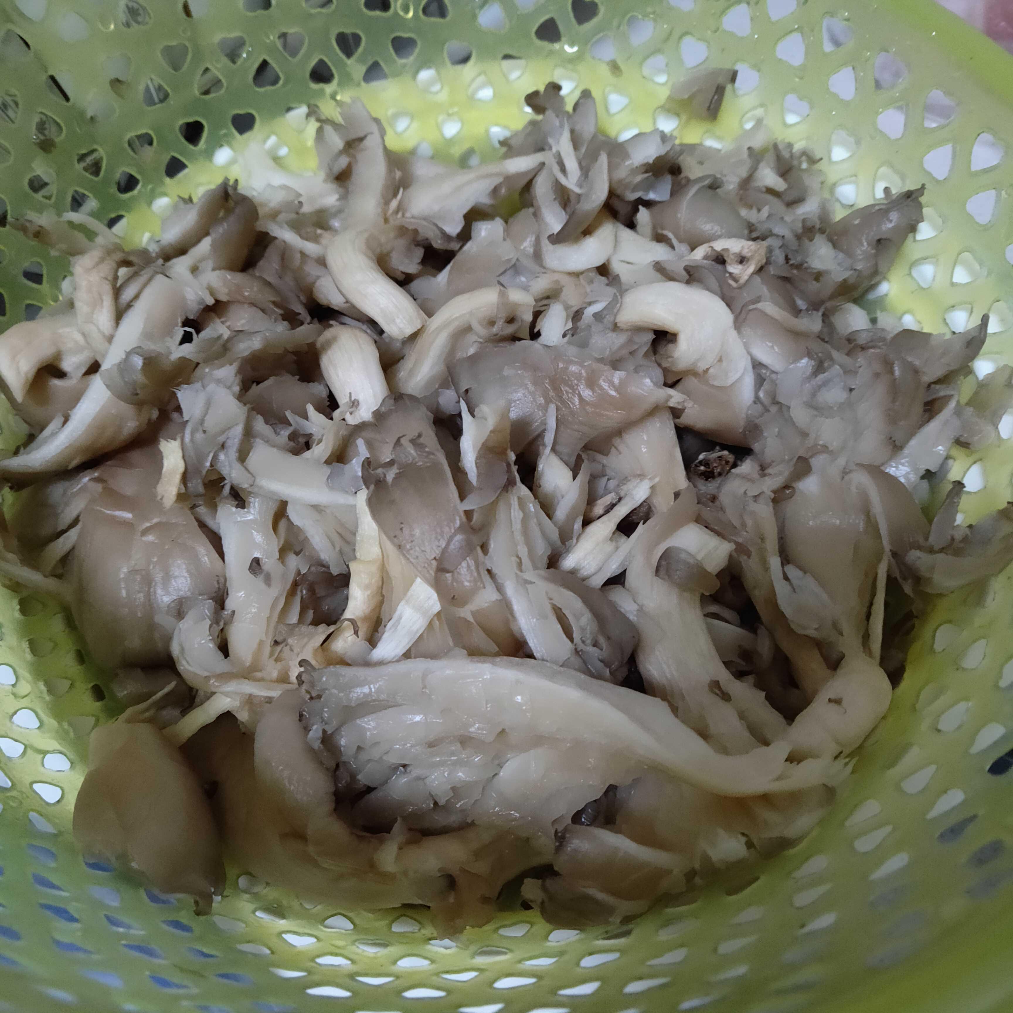 平菇炒肉的做法-咸鮮味炒菜譜