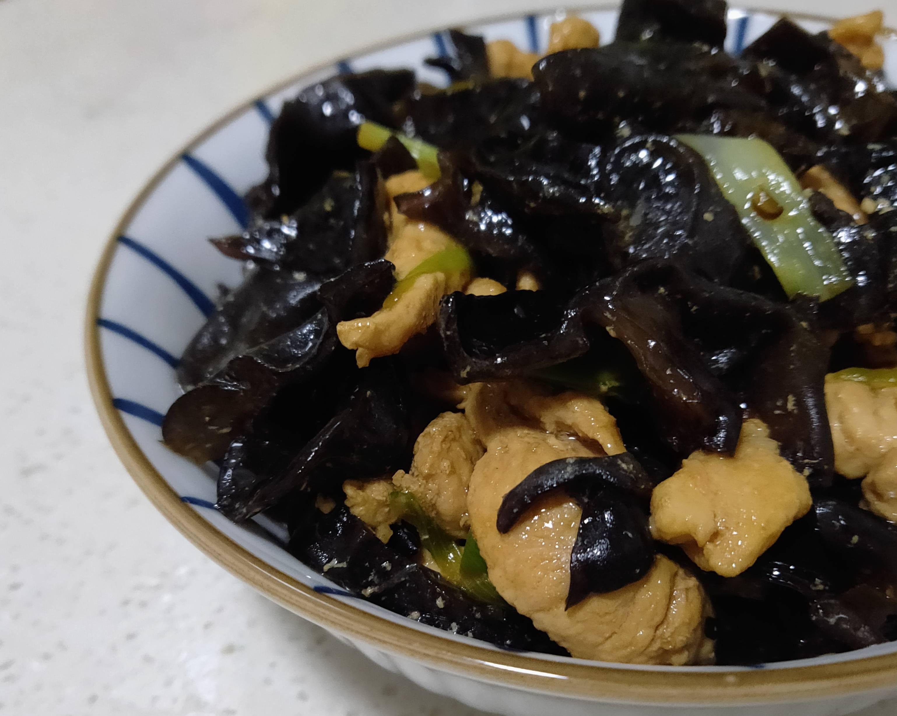 木耳炒肉絲的做法-家常味炒菜譜