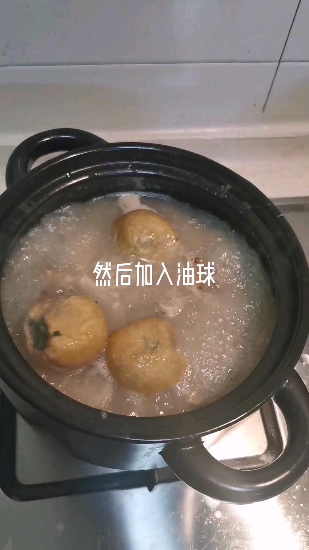 排骨油球煲的做法-家常味燒菜譜