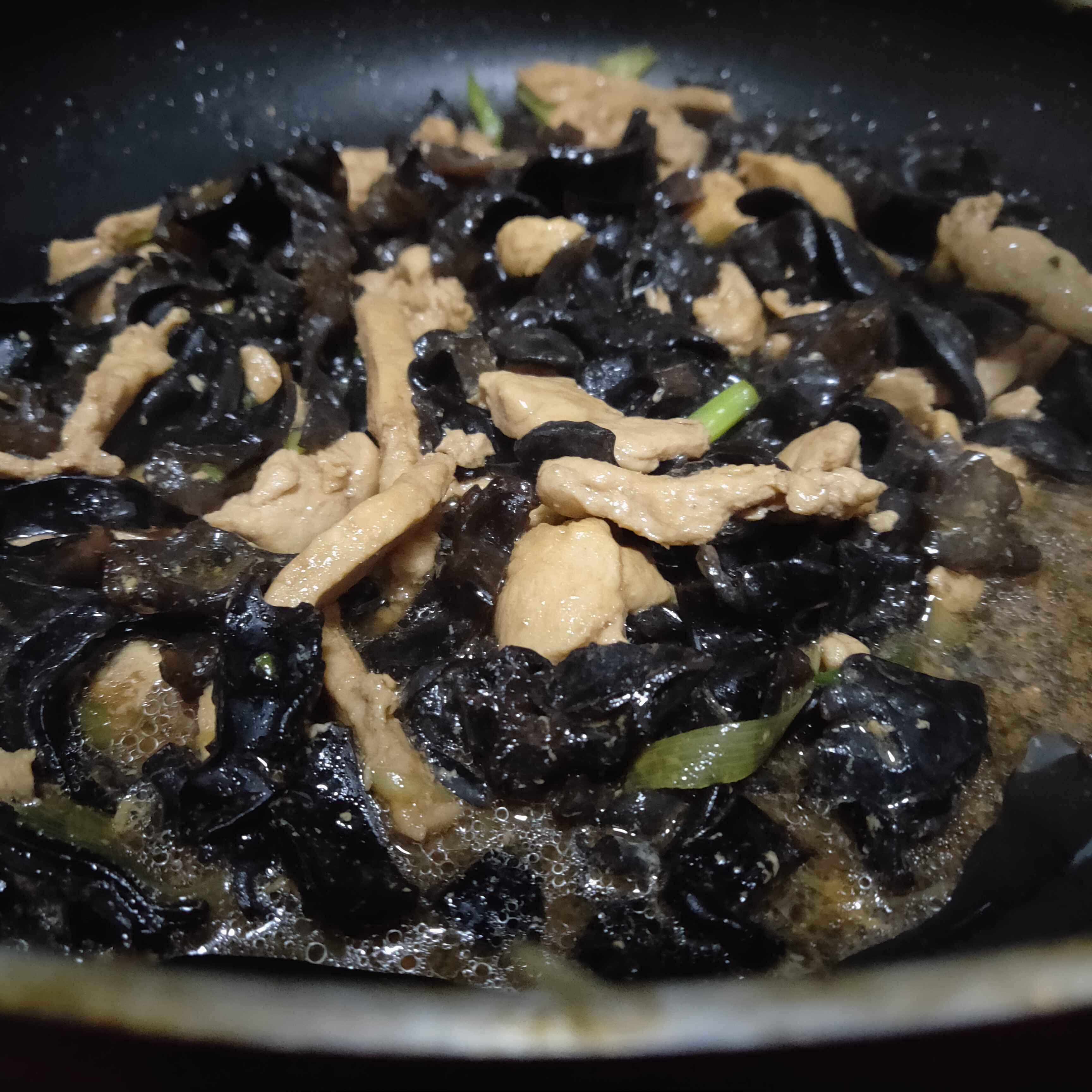 木耳炒肉絲的做法-家常味炒菜譜