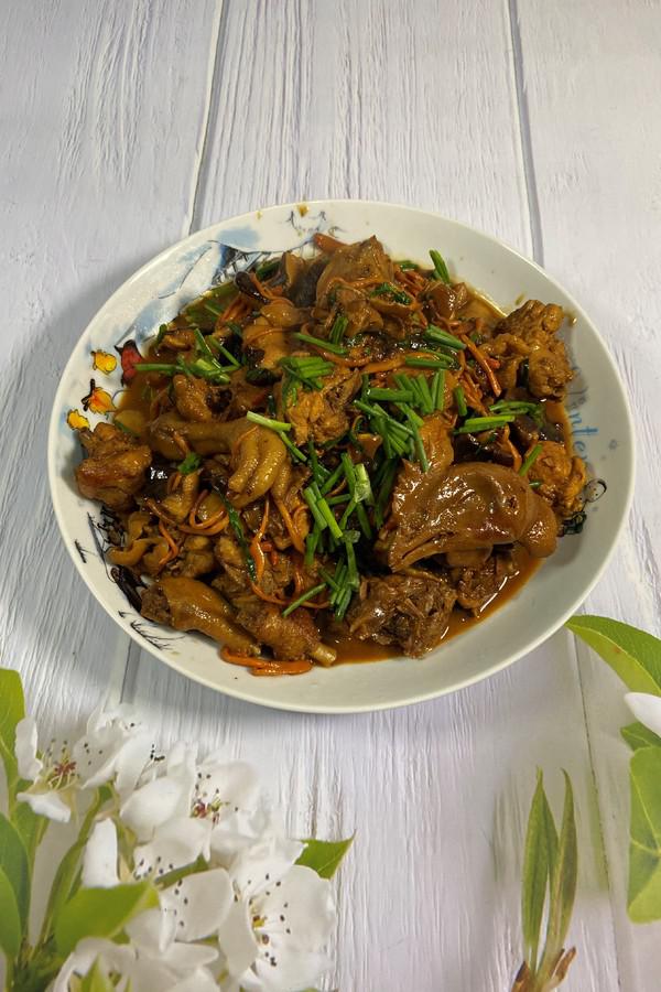 雙茹燒三黃雞的做法-醬香味燉菜譜